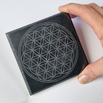 Piastrella quadrata di Shungite con incisione Fiore della vita | 10 cm